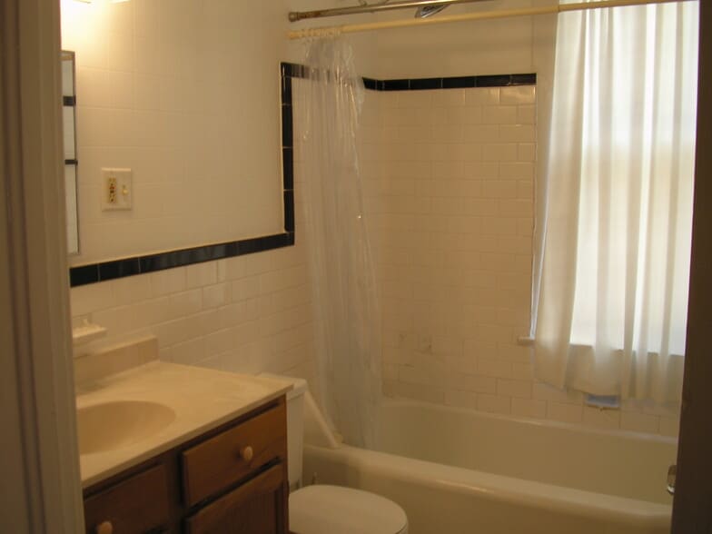 Building Photo - 1709 Hampton Blvd