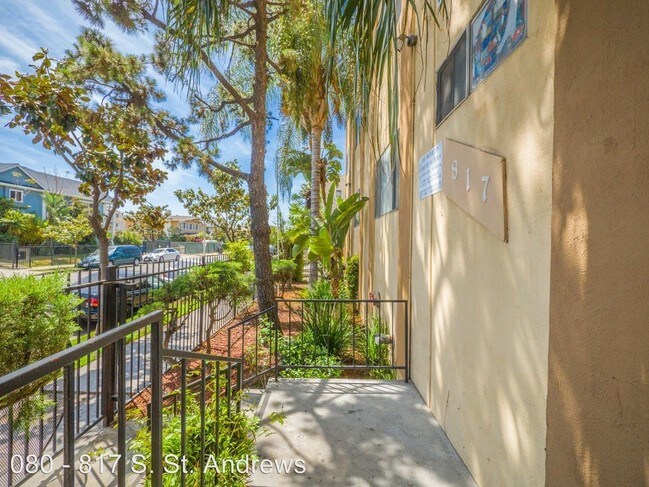Interior Photo - 817 S St Andrews Pl