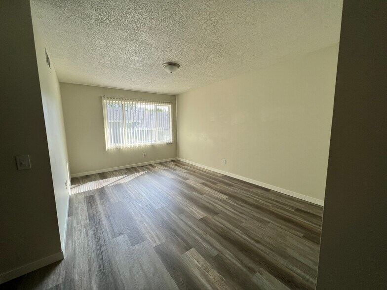 Master bedroom - 16199 Flagstaff Ct S