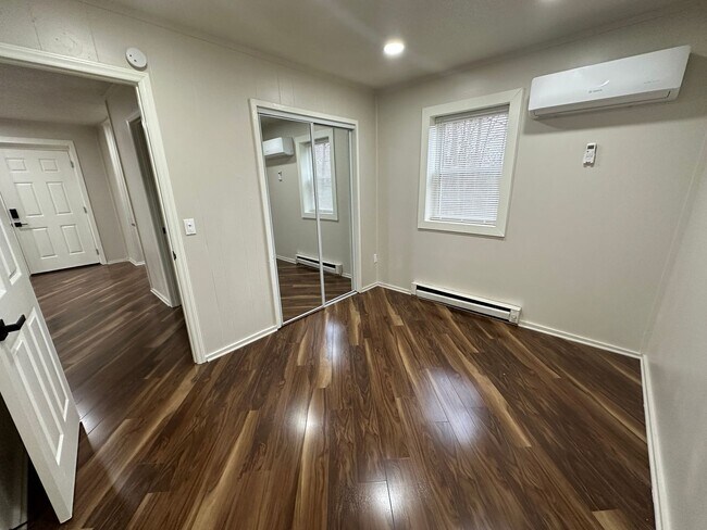 Building Photo - 411 Lindsay Rd
