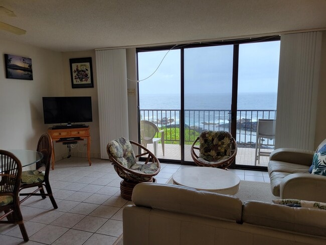 Building Photo - 2405 Kalanianaole St