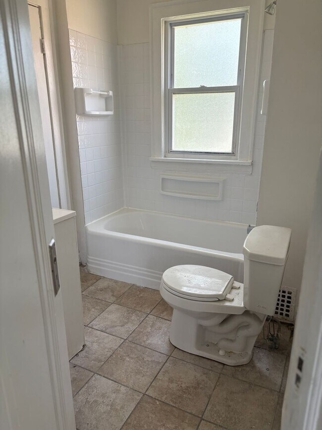 Building Photo - 3164 W 48th St