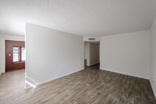 Building Photo - 3119 W Country Gables Dr