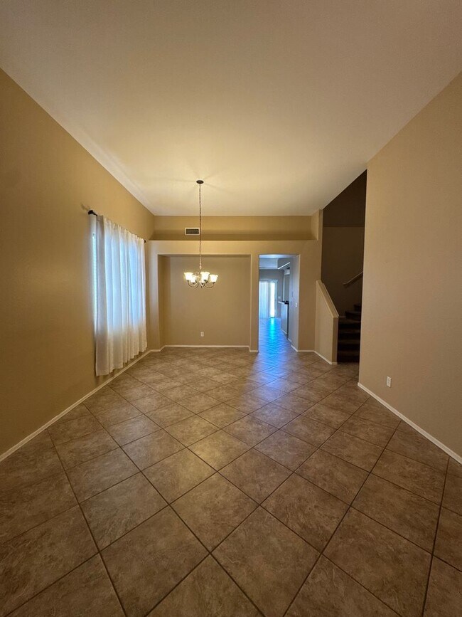 Building Photo - 5 bedroom home in the Anthem Parkside