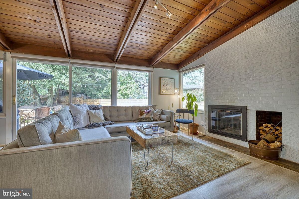 Building Photo - 3402 Hemlock Dr