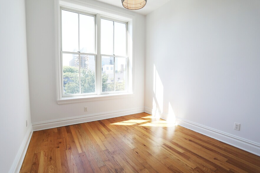 Building Photo - 333 Tompkins Ave