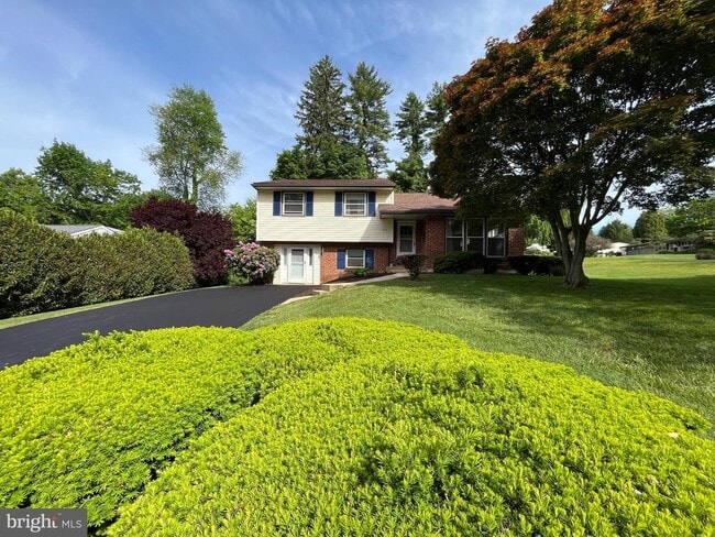 Building Photo - 1213 Farmington Ln