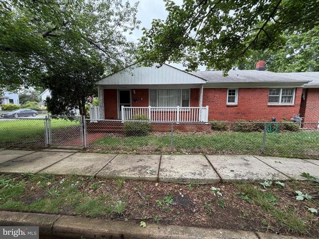 Building Photo - 2000 La Grande Ave