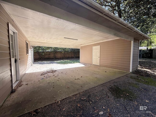 Building Photo - 102 Myrna Cir