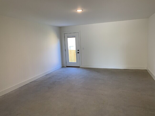 Building Photo - 2614 SW Livingston Square