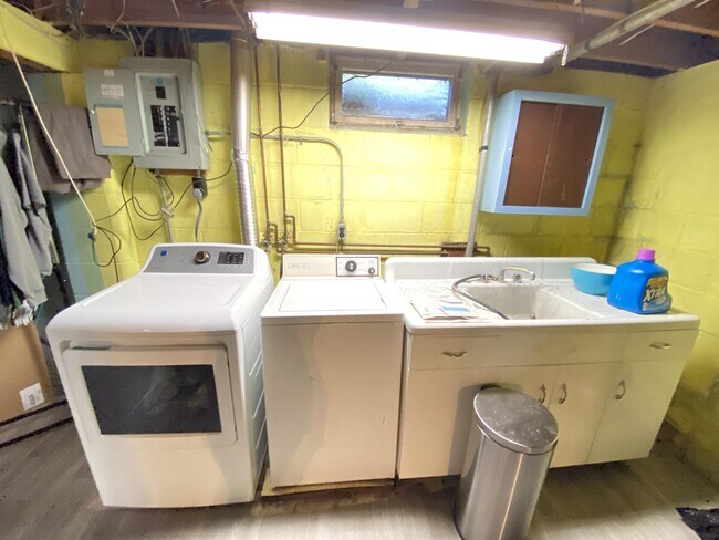 Building Photo - 1857 17th St NW