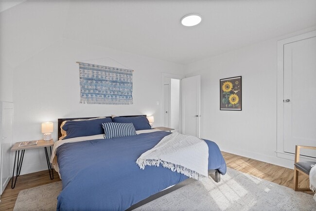 Building Photo - 7227 SE Hawthorne Blvd