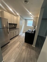 Building Photo - Newly updated 2 bedroom 1 bath apartment for rent