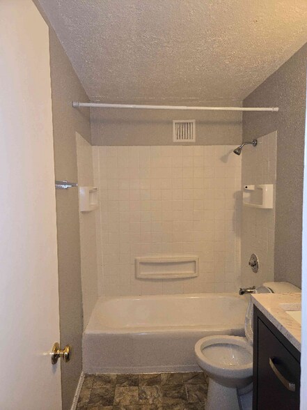 Building Photo - 306 N Palm St