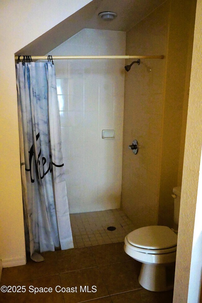 Building Photo - 110 Turpial Way