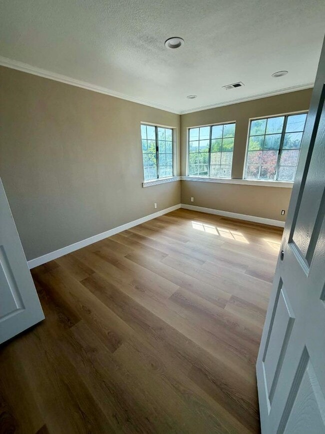 Building Photo - 2106 Shortridge Ave