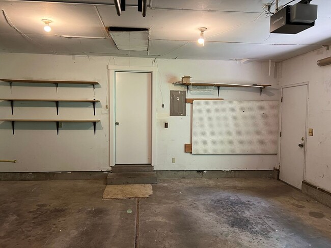 Building Photo - Newly Remodeled - Light & Bright  Home in ...