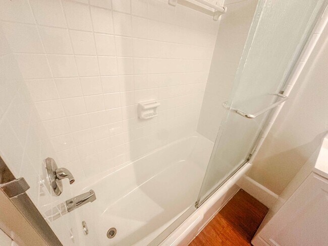 Building Photo - Three bedroom home available for move in. Well kept, clean, and ready to go!