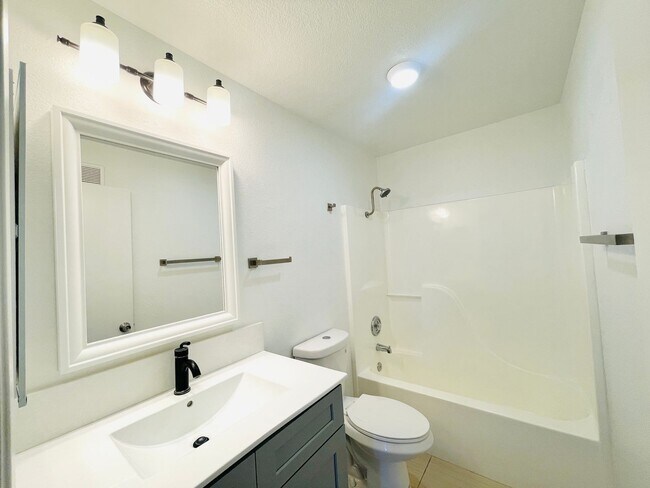 Building Photo - ** Spring Special** Beautifully Upgraded 2 Bedroom Apartment For Rent!