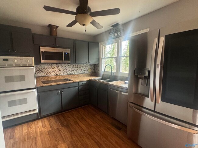 Building Photo - 9527 Hemlock Dr SE