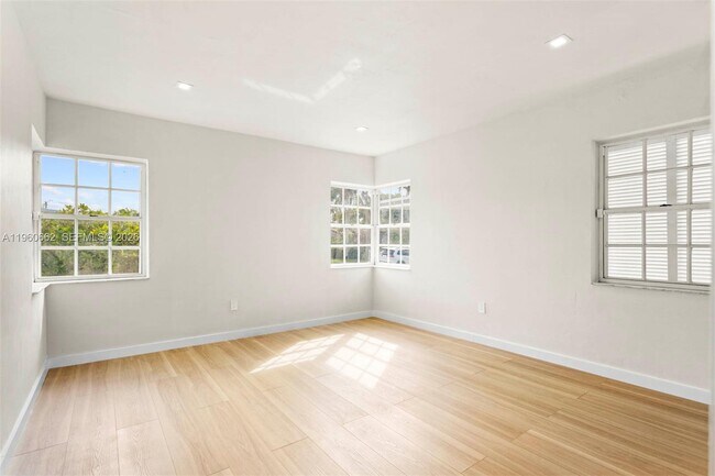 Building Photo - 9132 Froude Ave