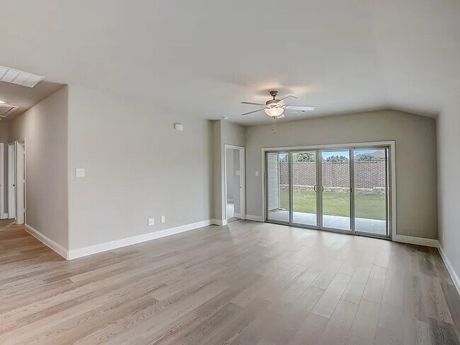 Building Photo - 1209 Gardendale Holw Ln