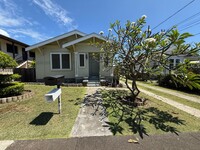 Building Photo - Classic 4 bdrm, 2 bath Lower Manoa Charm!