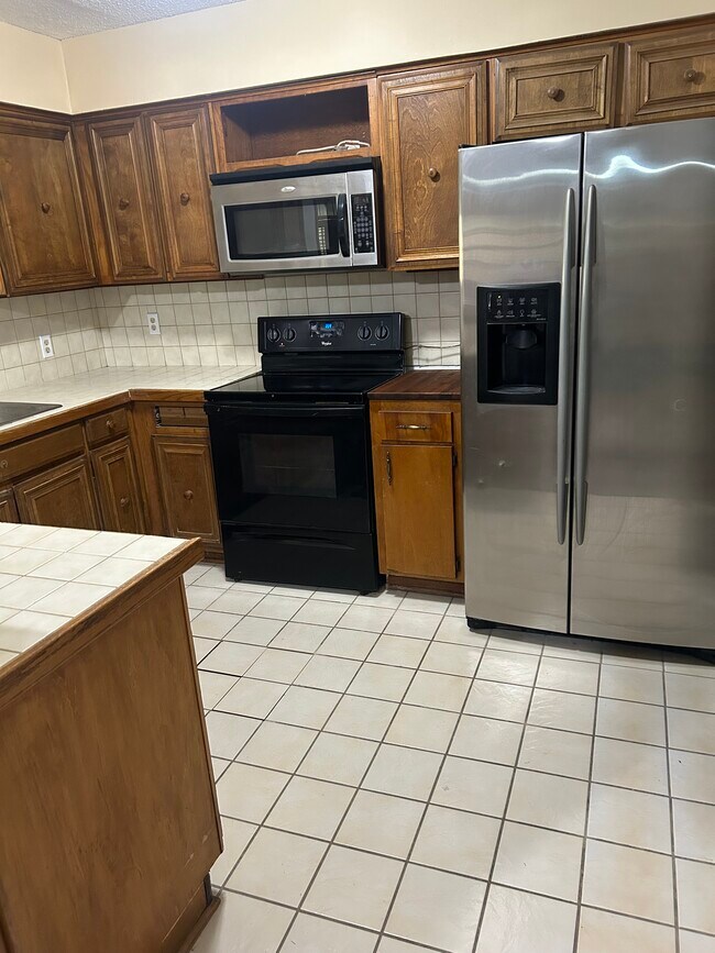 Building Photo - 3301 Bryn Mawr Cir