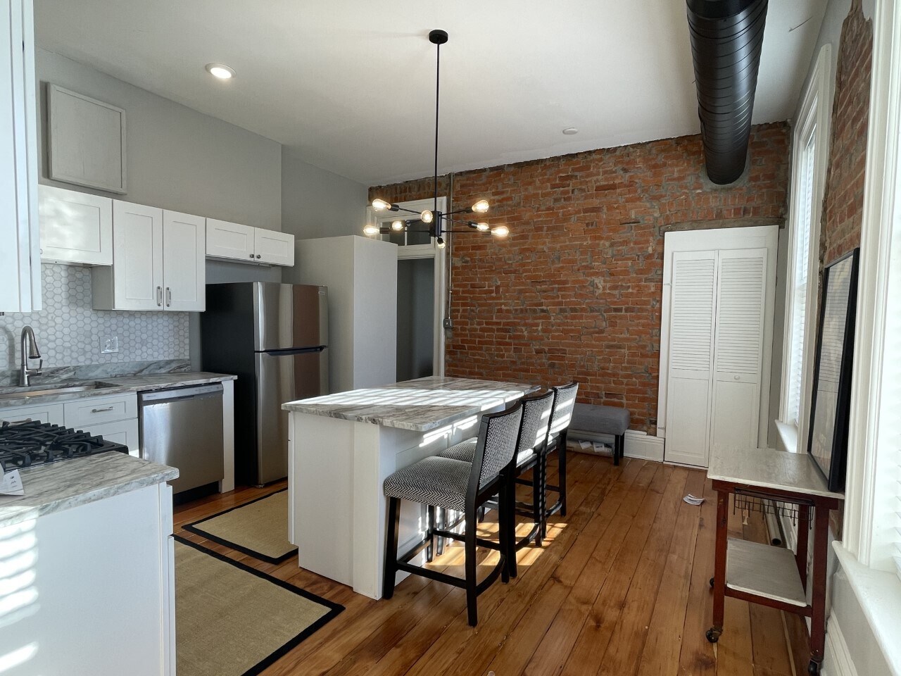 Building Photo - 418 Johnson St