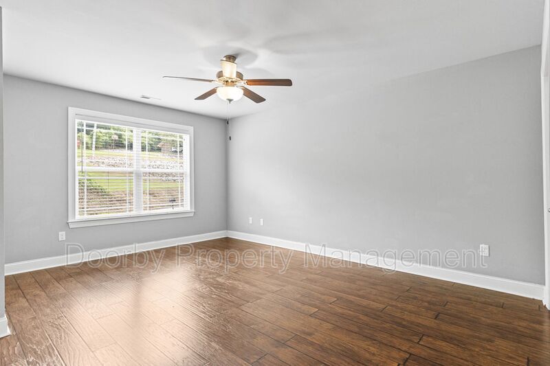 Building Photo - 717 Ladd Ave