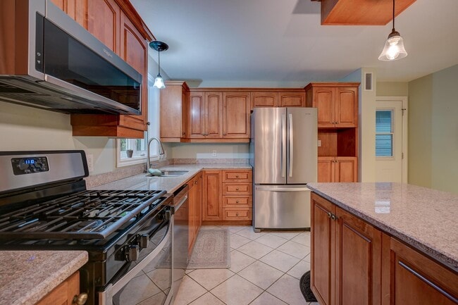 Building Photo - 28 Grachen Dr