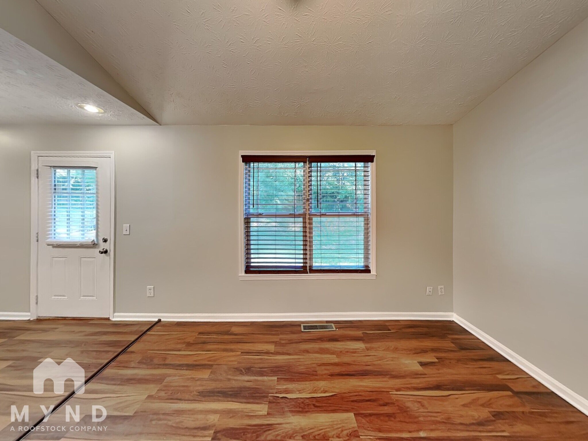 Building Photo - 3259 Pawnee Dr