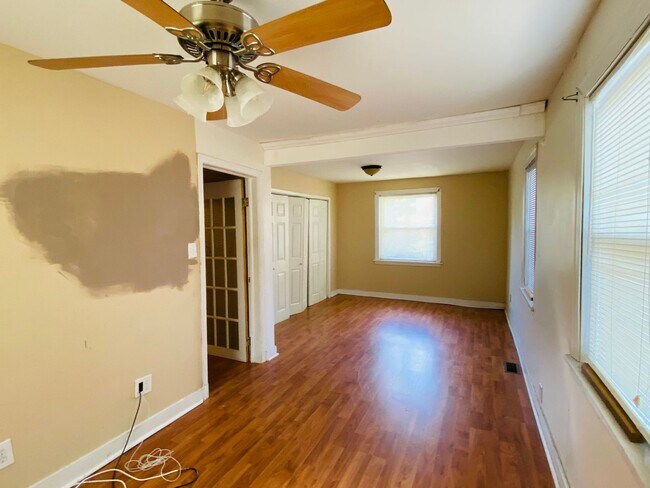 Building Photo - Adorable 3bdrm/1.5bth Cape-Cod  Located in Richmond's Southside!!  **NEWLY RENOVATED**