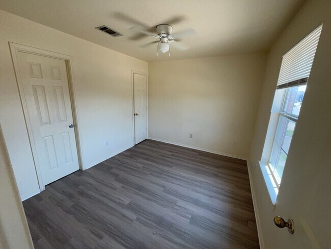 Building Photo - 5705 Greengate Dr