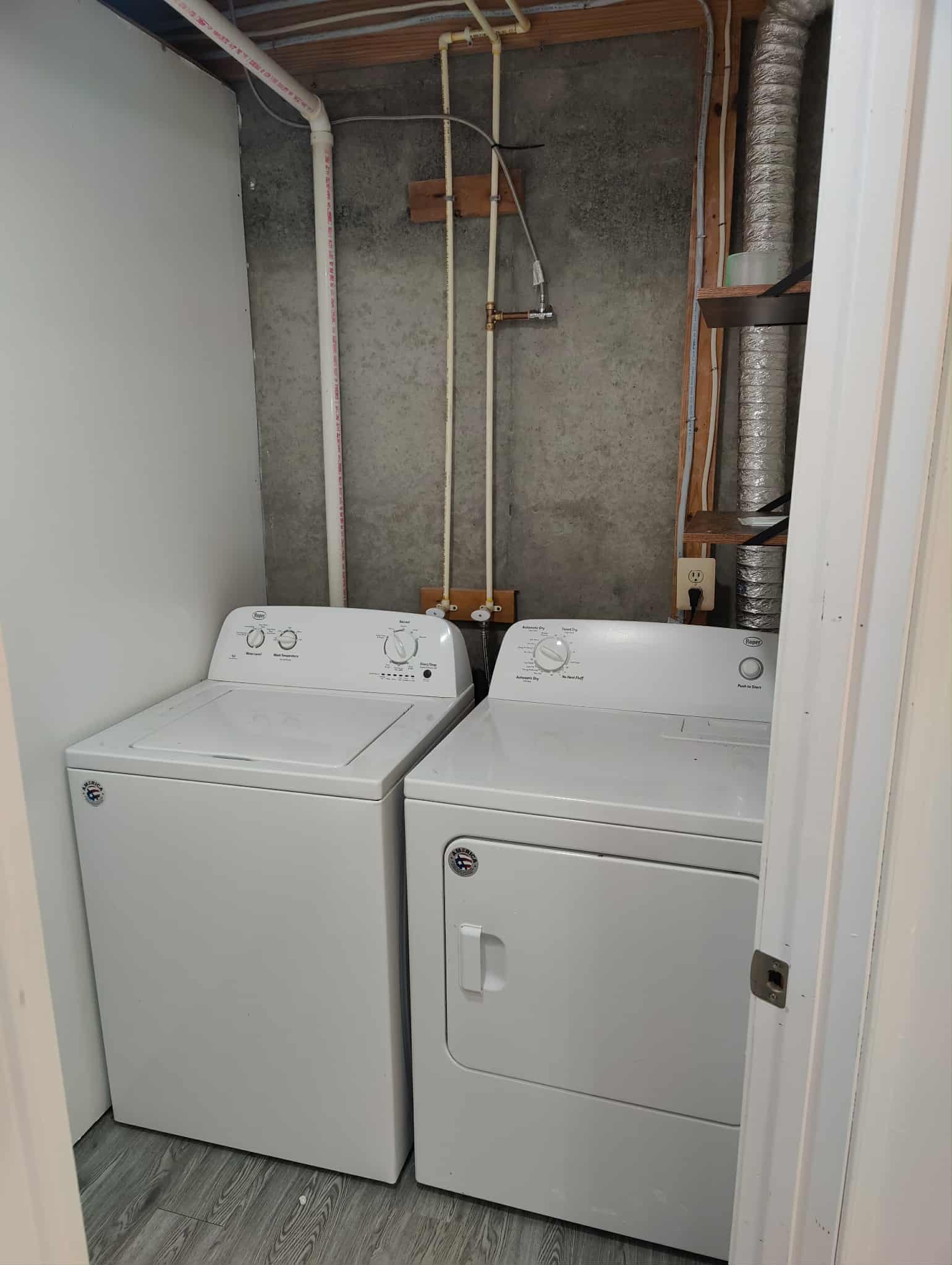 Laundry room) - 11573 Overleigh Dr