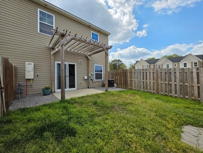 Building Photo - 2969 Old Field Rd