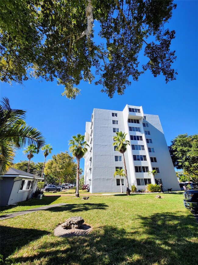 Building Photo - 9001 SW 77th Ave