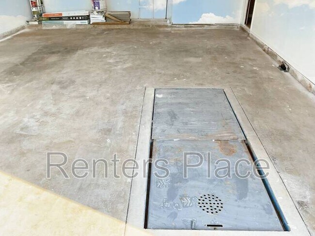 Building Photo - 1001 SW 101st St