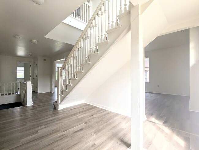 Building Photo - 5552 Black St