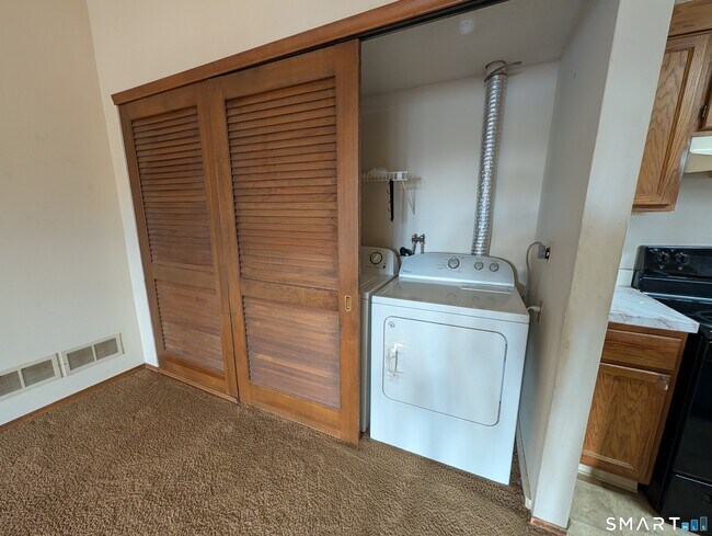 Building Photo - 17 Little Oak Ln