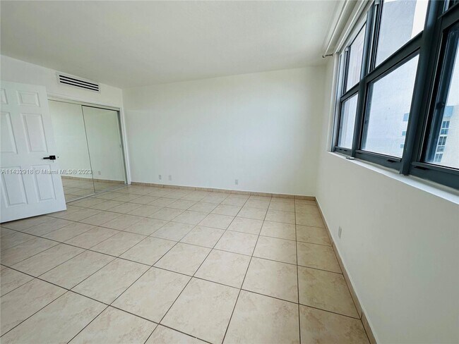 Building Photo - 9225 Collins Ave