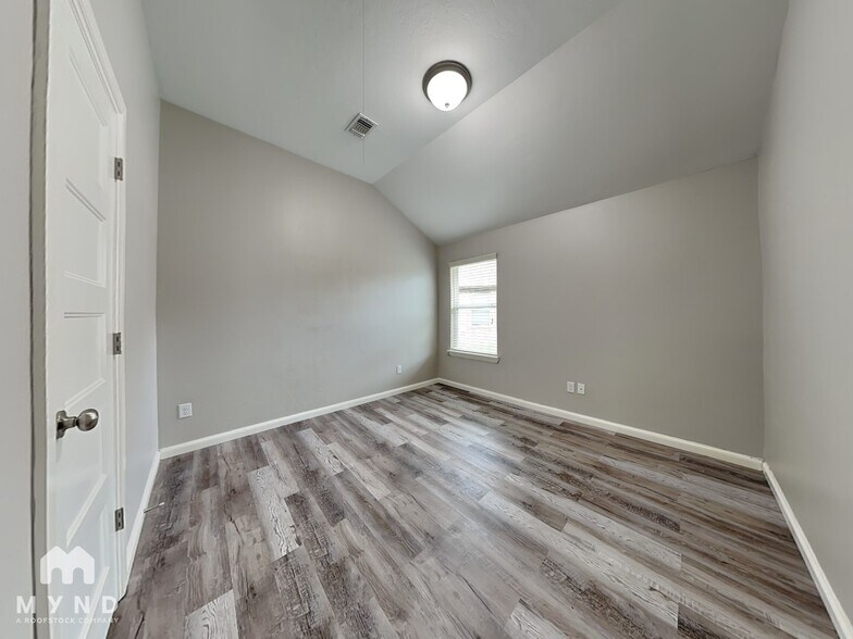 Building Photo - 1124 Merlin Dr