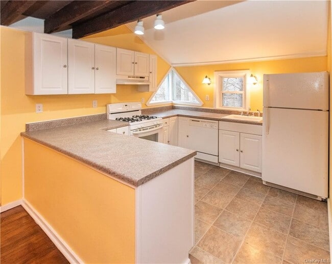 Building Photo - 15 Hoyt Rd