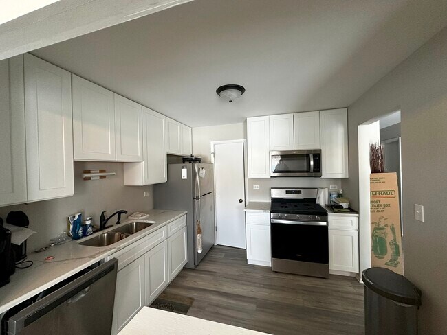 Building Photo - 608 Berkley Ct