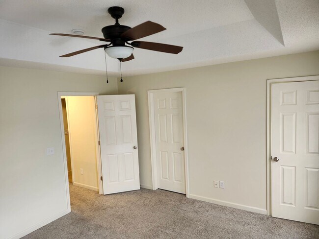 Building Photo - Harrisonburg Townhouse Available for Rent, Spacious 3 BR, 2.5 Baths