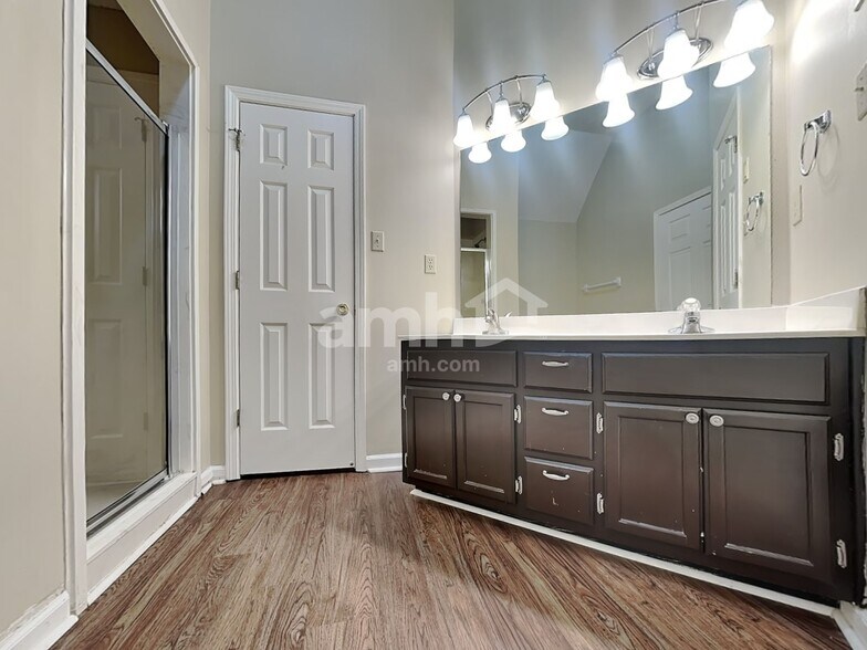 Building Photo - 6556 Brickmont Rd