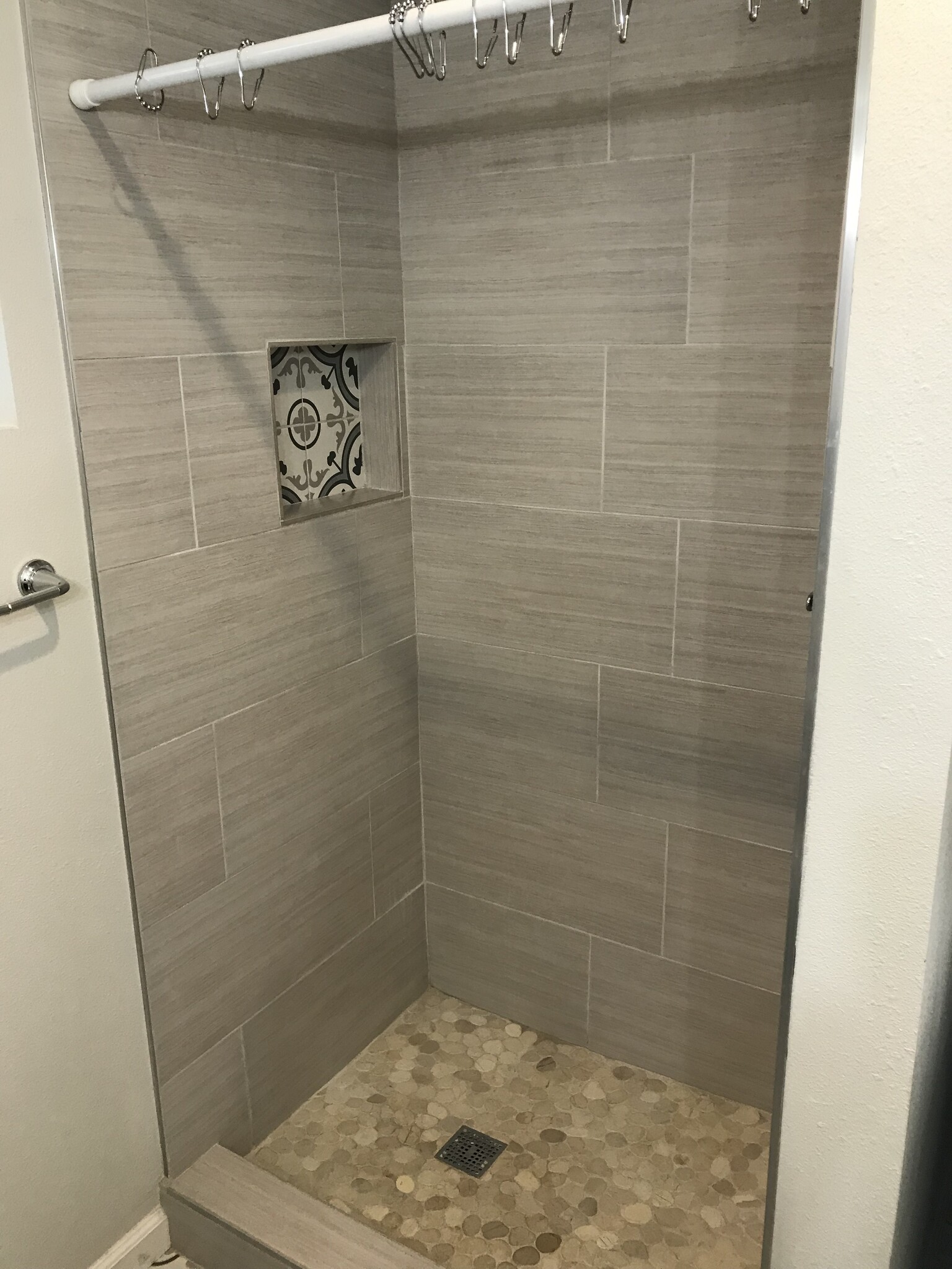 Building Photo - 430 E Bixby Rd