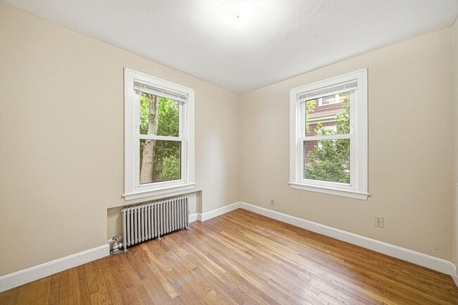 Building Photo - 33 Harvard St