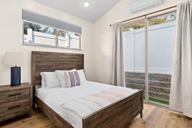 Building Photo - Charming 1 bed/1 bath Detached Guest House...