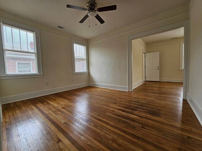 Building Photo - 515 E 49th St